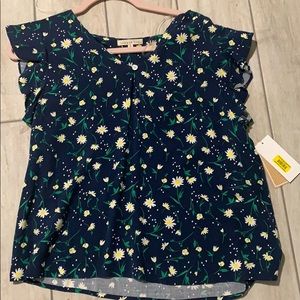 Daisy patterned flowy shirt